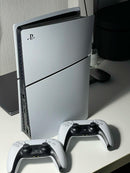 Console Play 5 PS5 Seminovo Versão com Disco + 2 Controles Dualsense + 2 Jogos